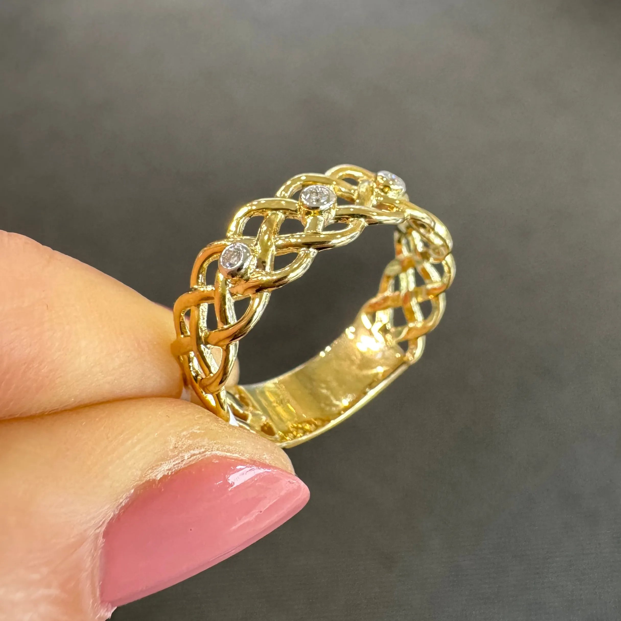 9ct Yellow Gold Knotted Diamond Ring