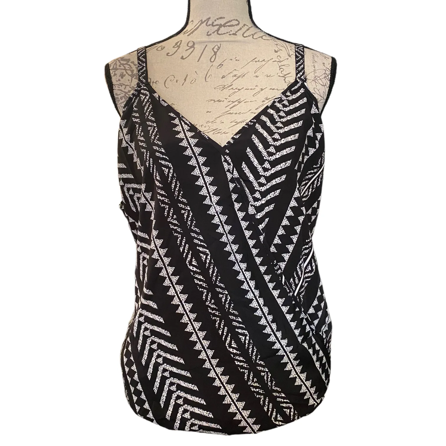 Bloomchic Black White Geometric Wrap Tank Top Size 22/24 NEW