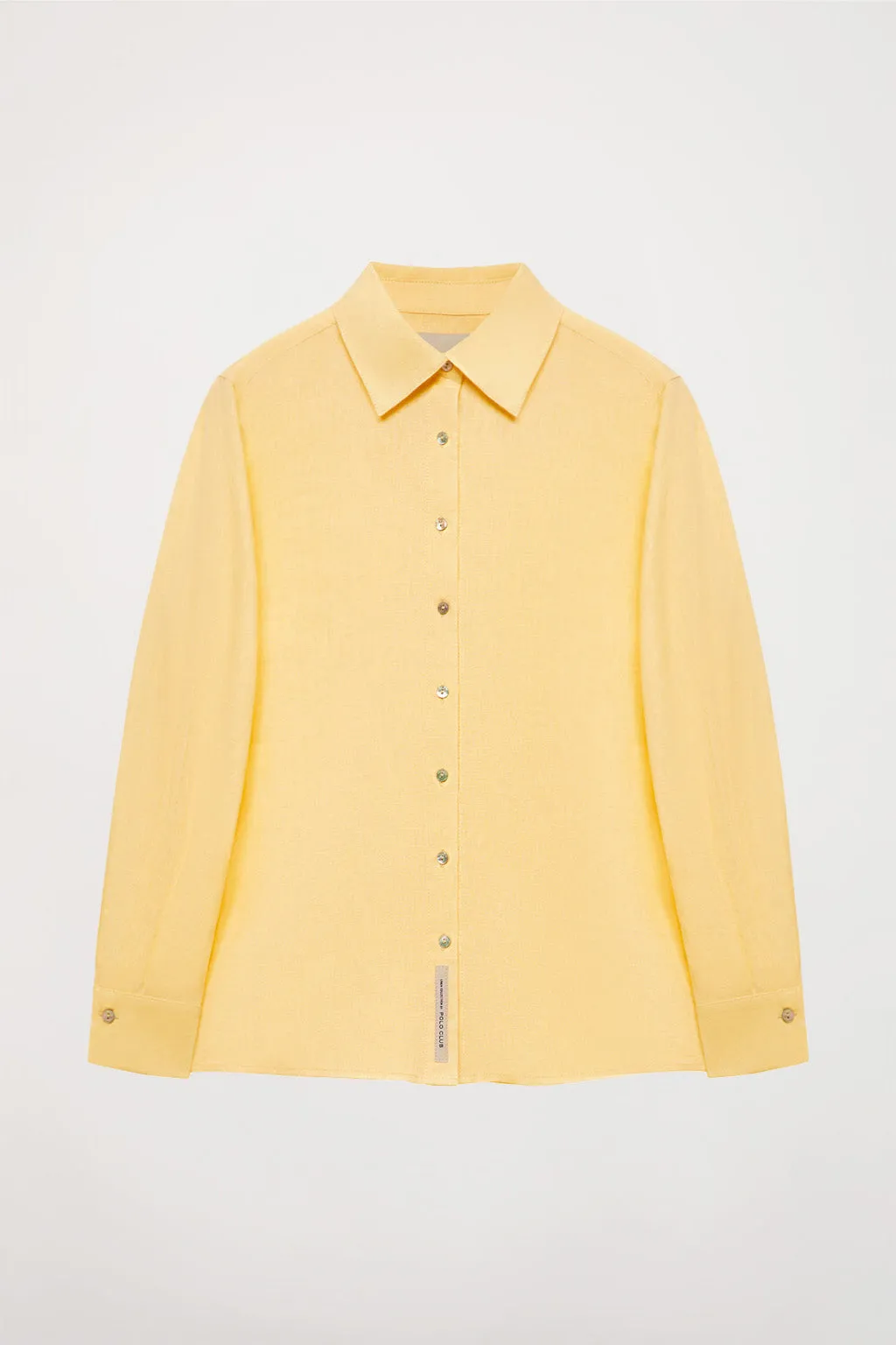 Camisa de lino amarillo empolvado con detalle bordado