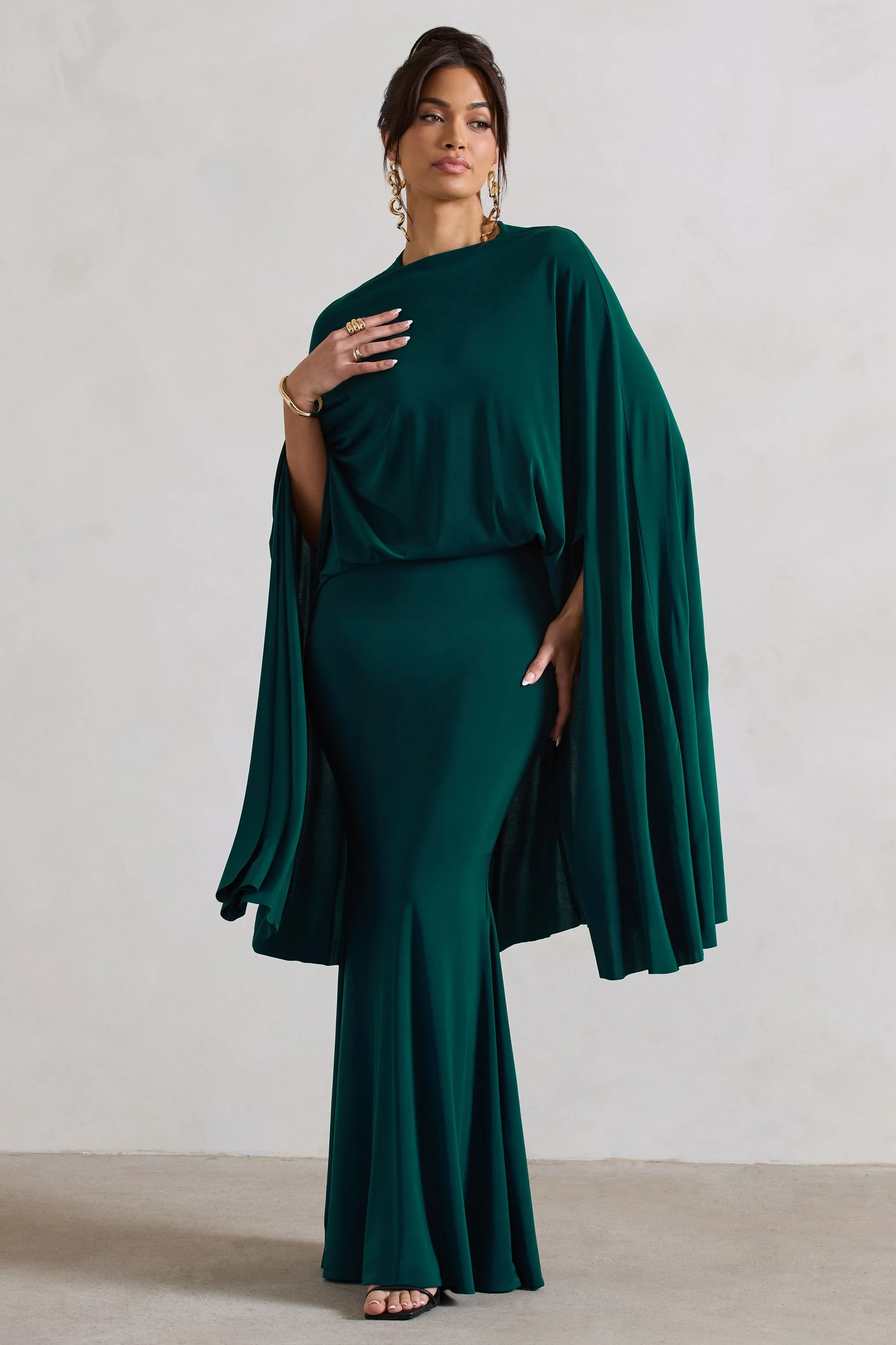 Charmaine | Robe longue vert bouteille à col haut avec cape