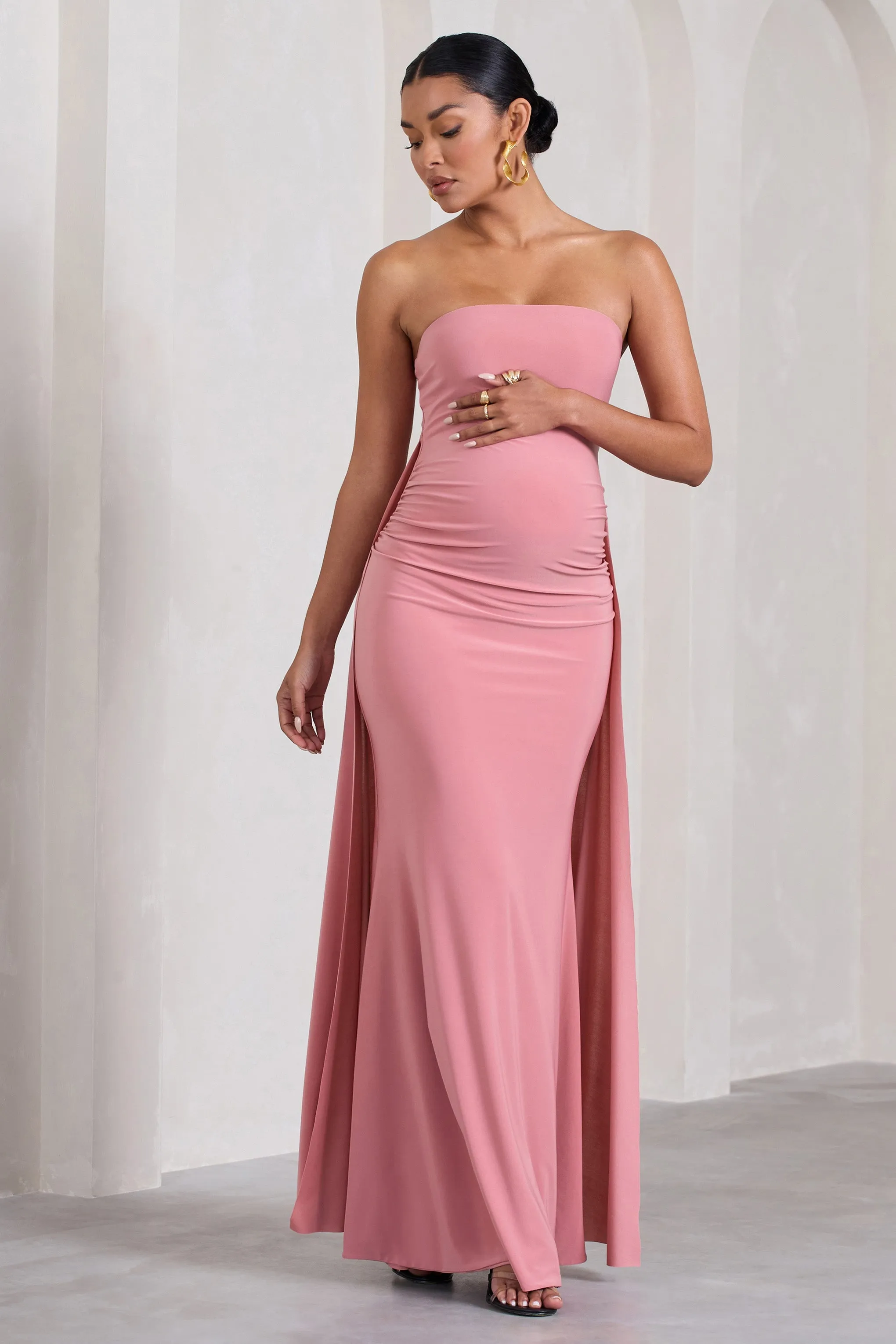 Christina | Robe longue rose poudré de maternité à encolure bandeau sans manche et avec cape