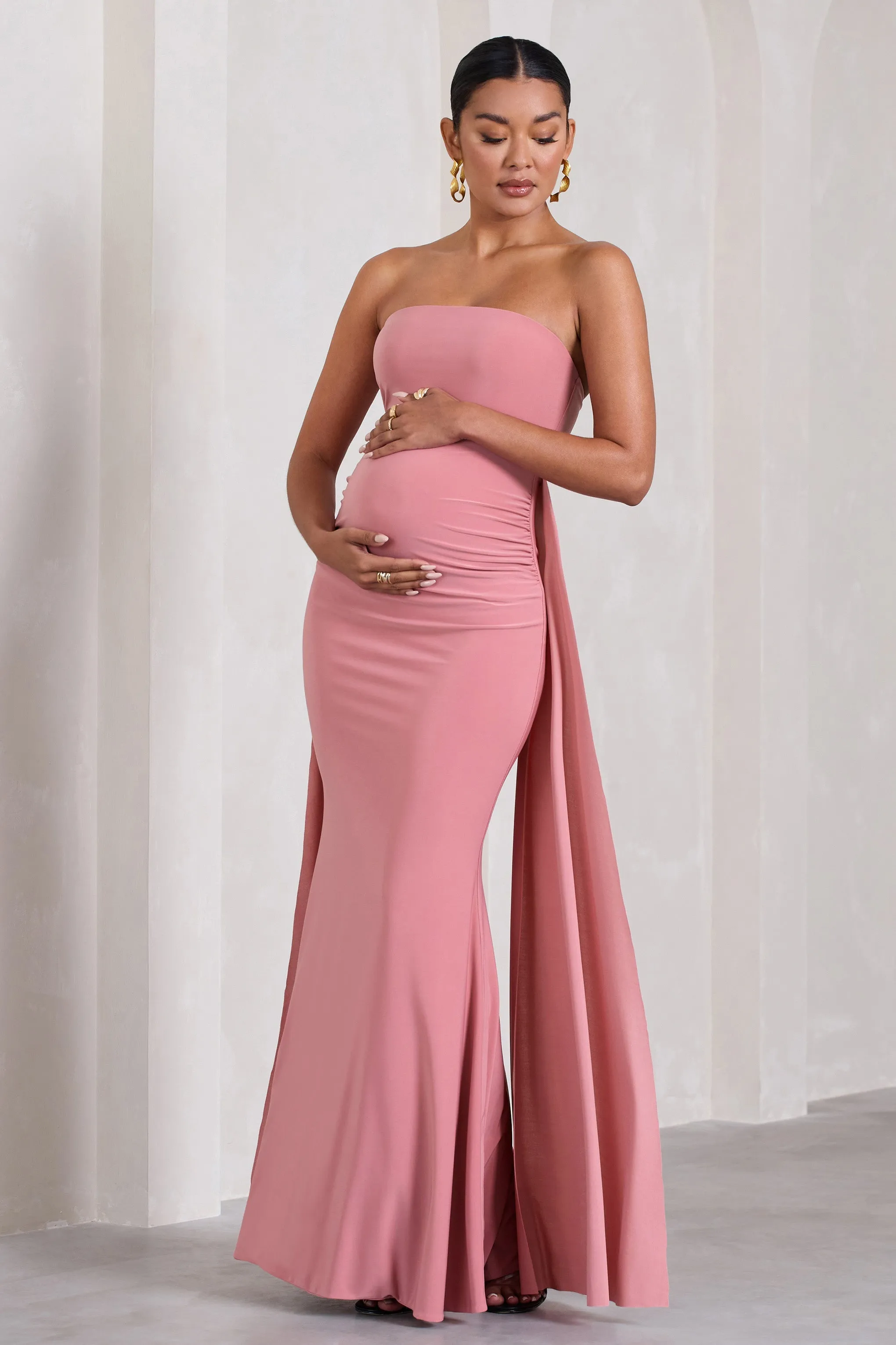 Christina | Robe longue rose poudré de maternité à encolure bandeau sans manche et avec cape