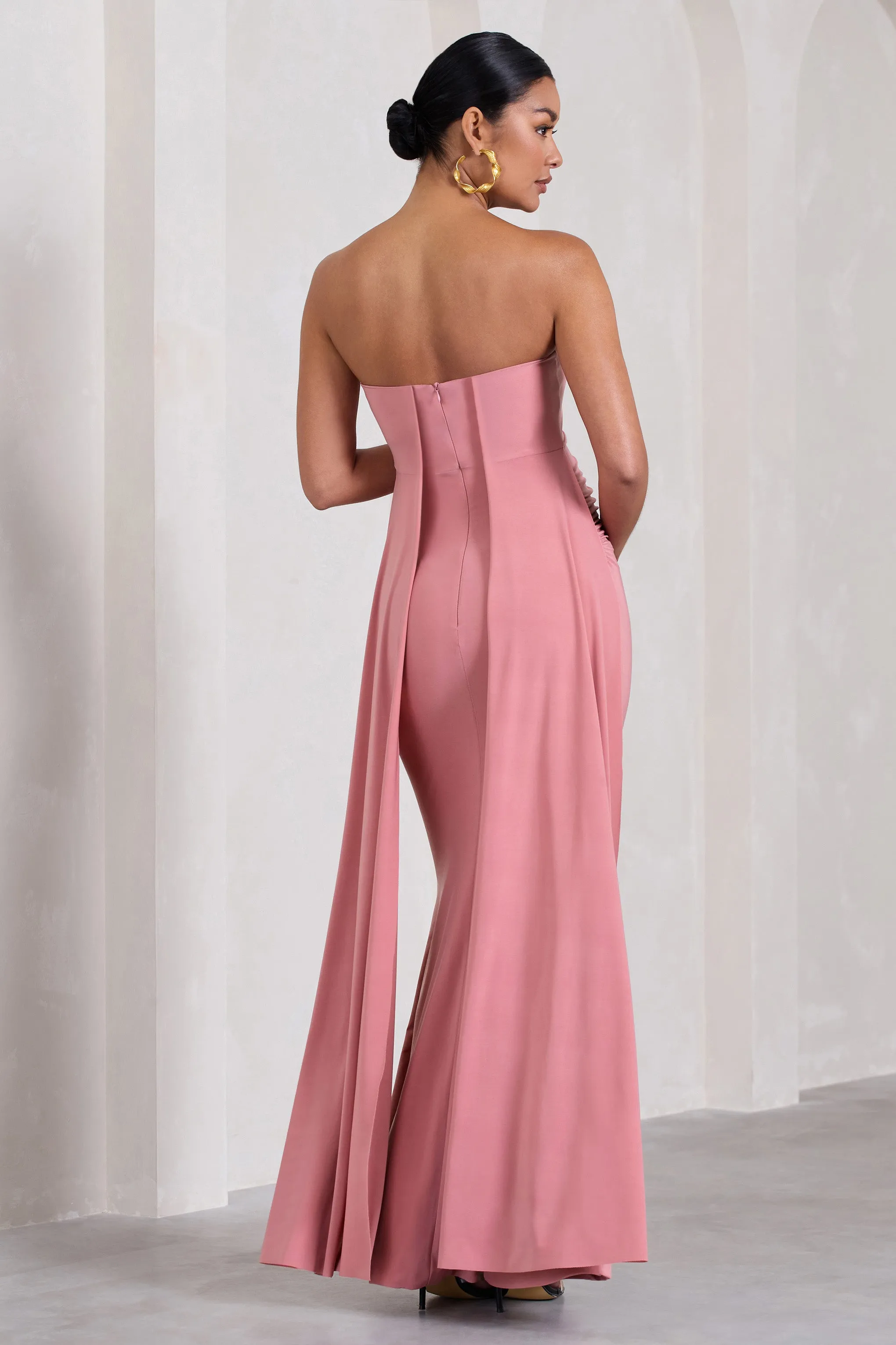 Christina | Robe longue rose poudré de maternité à encolure bandeau sans manche et avec cape