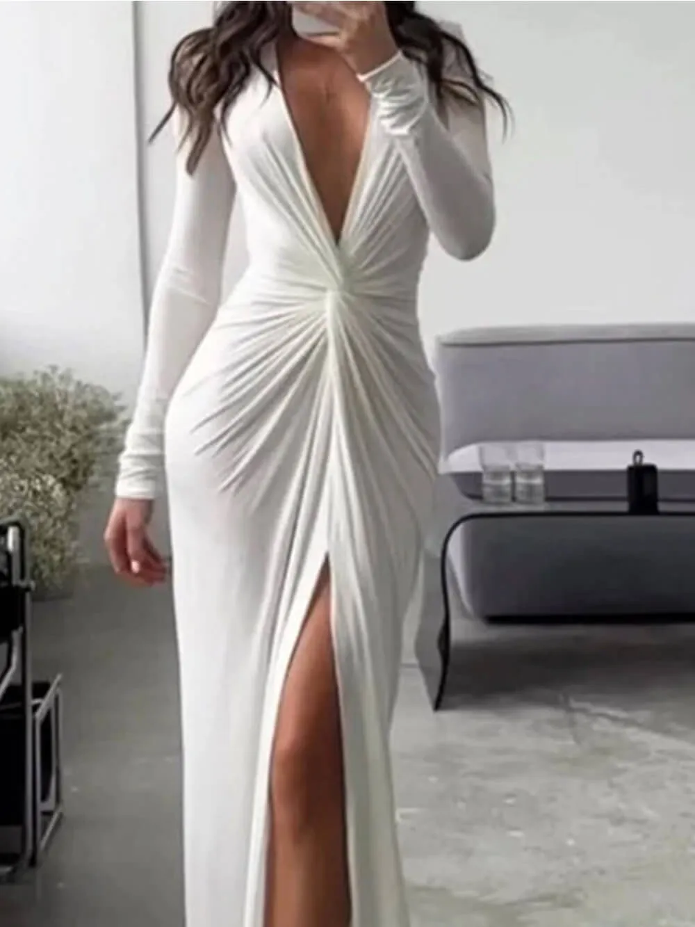 SEXY MAXIKLEID MIT V-AUSSCHNITT UND LANGEN RMELN